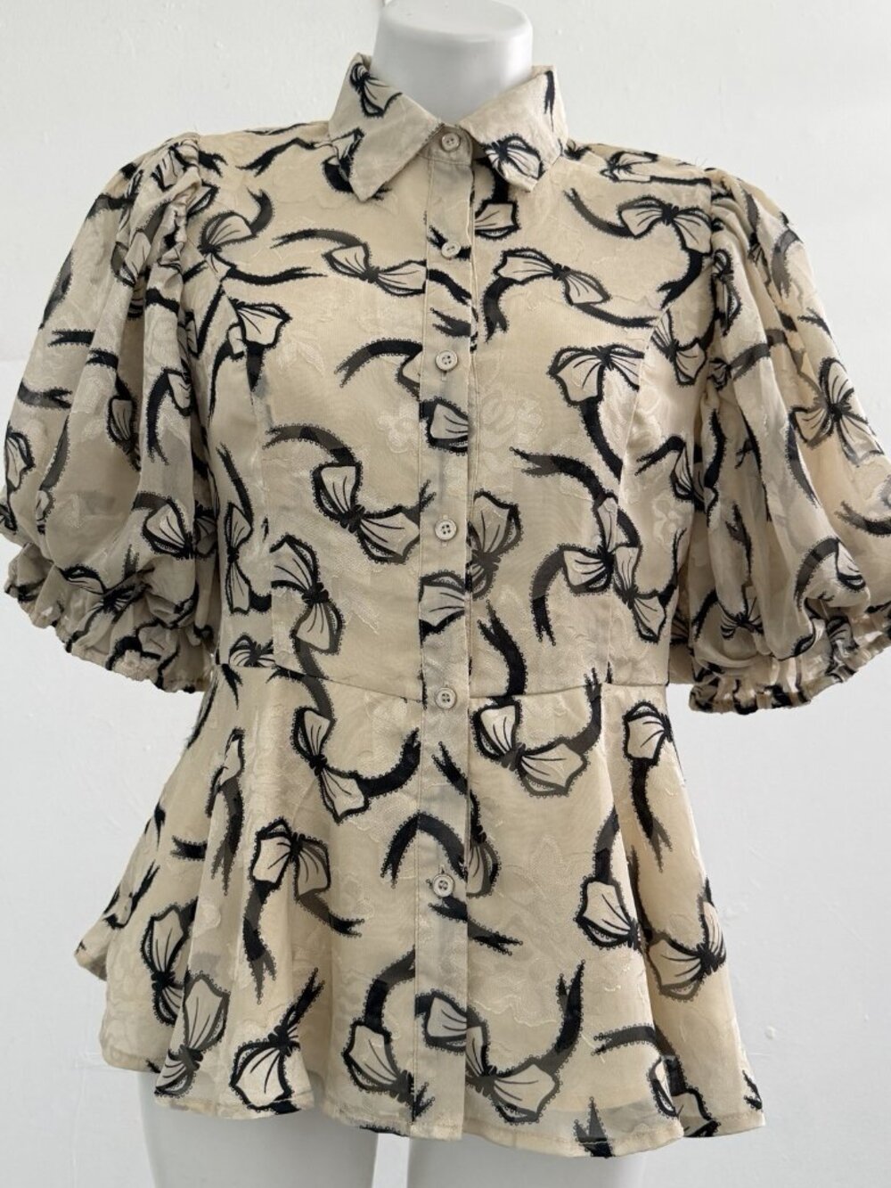 NEW Gracia Black Cream Bow Puff Sleeve Blouse M Top MEDIUM NWOT - Picture 6 of 7